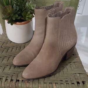 Frye Womens Sandra Chelsea Western Style Taupe Leather Boots Booties Size 7.5